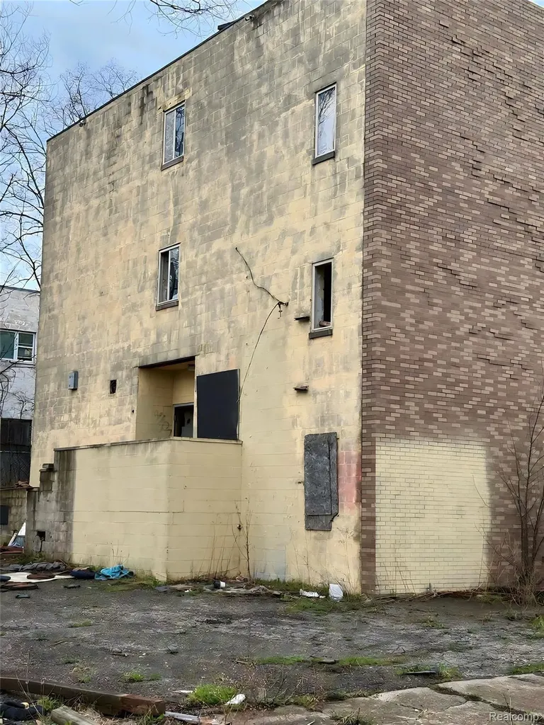 1880 E Grand Boulevard Detroit City MI 48211