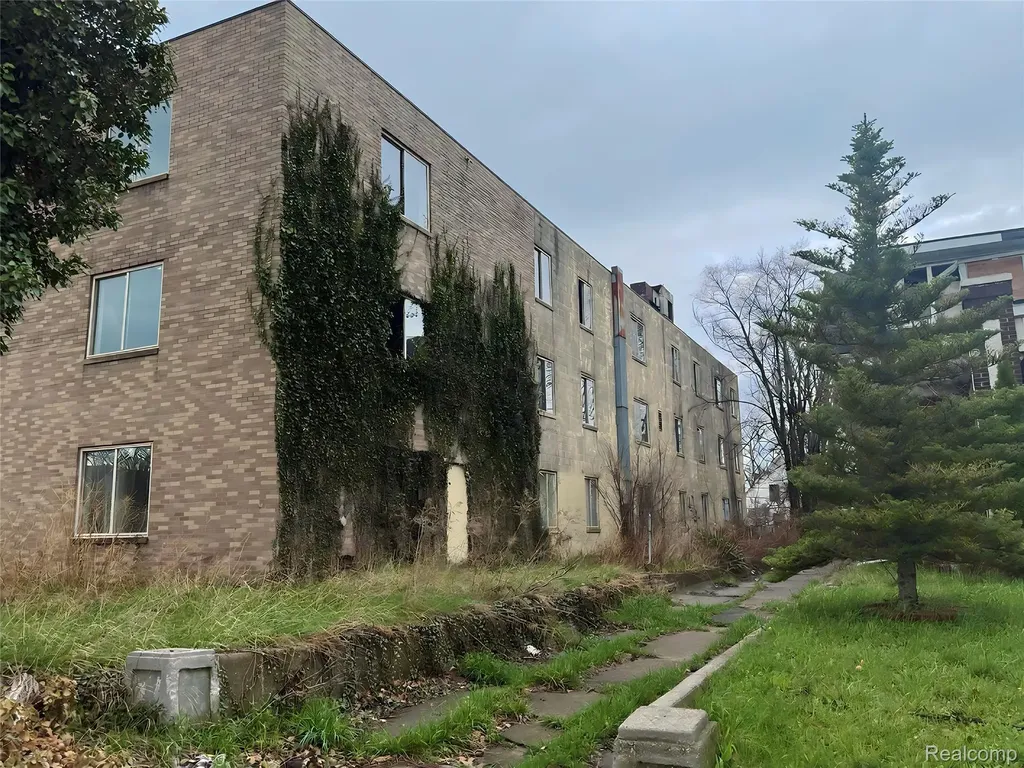 1880 E Grand Boulevard Detroit City MI 48211