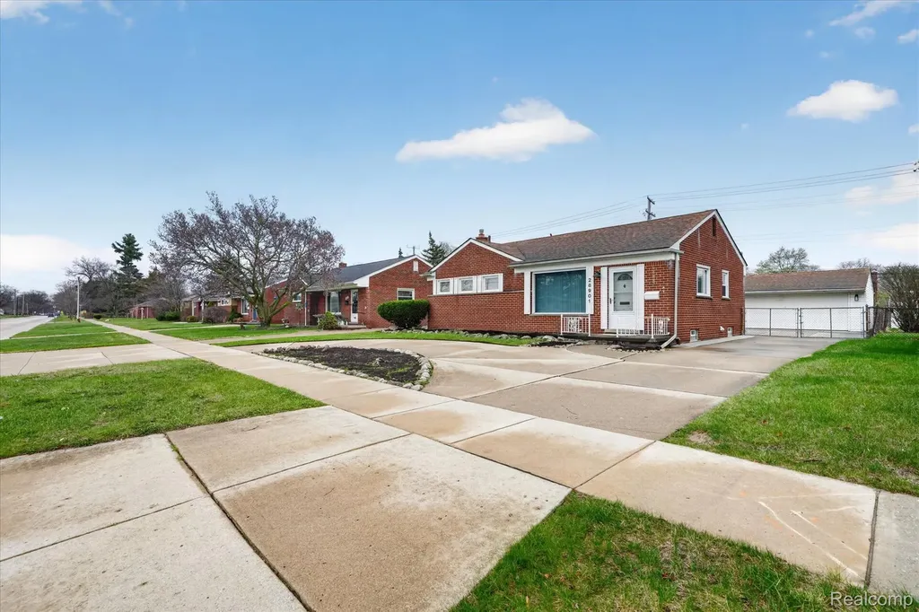 28901 W Chicago Street Livonia City MI 48150