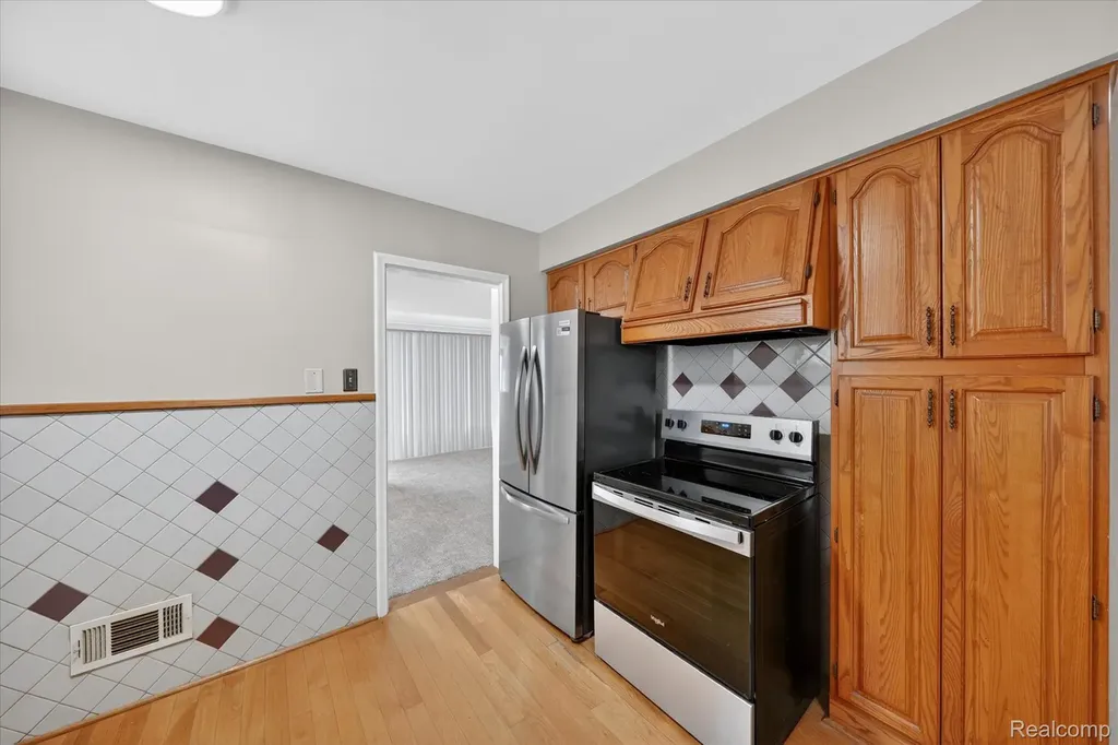 28901 W Chicago Street Livonia City MI 48150