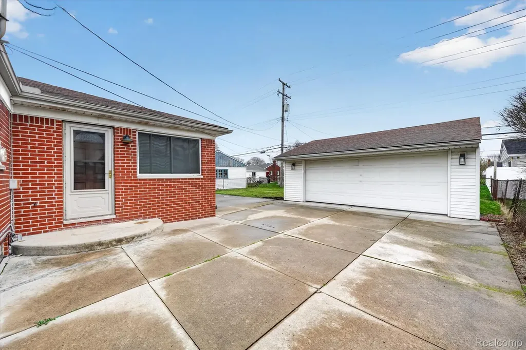 28901 W Chicago Street Livonia City MI 48150