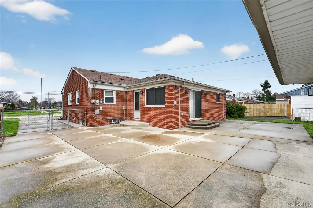 28901 W Chicago Street Livonia City MI 48150