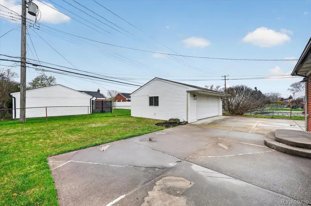 28901 W Chicago Street Livonia City MI 48150