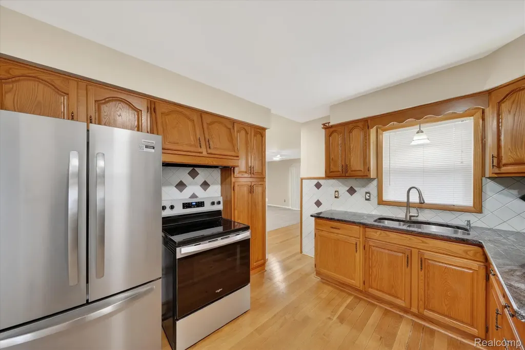 28901 W Chicago Street Livonia City MI 48150