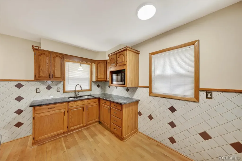 28901 W Chicago Street Livonia City MI 48150