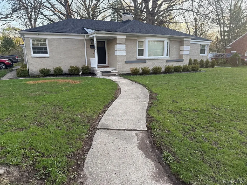 20088 Woodland Street Harper Woods City MI 48225
