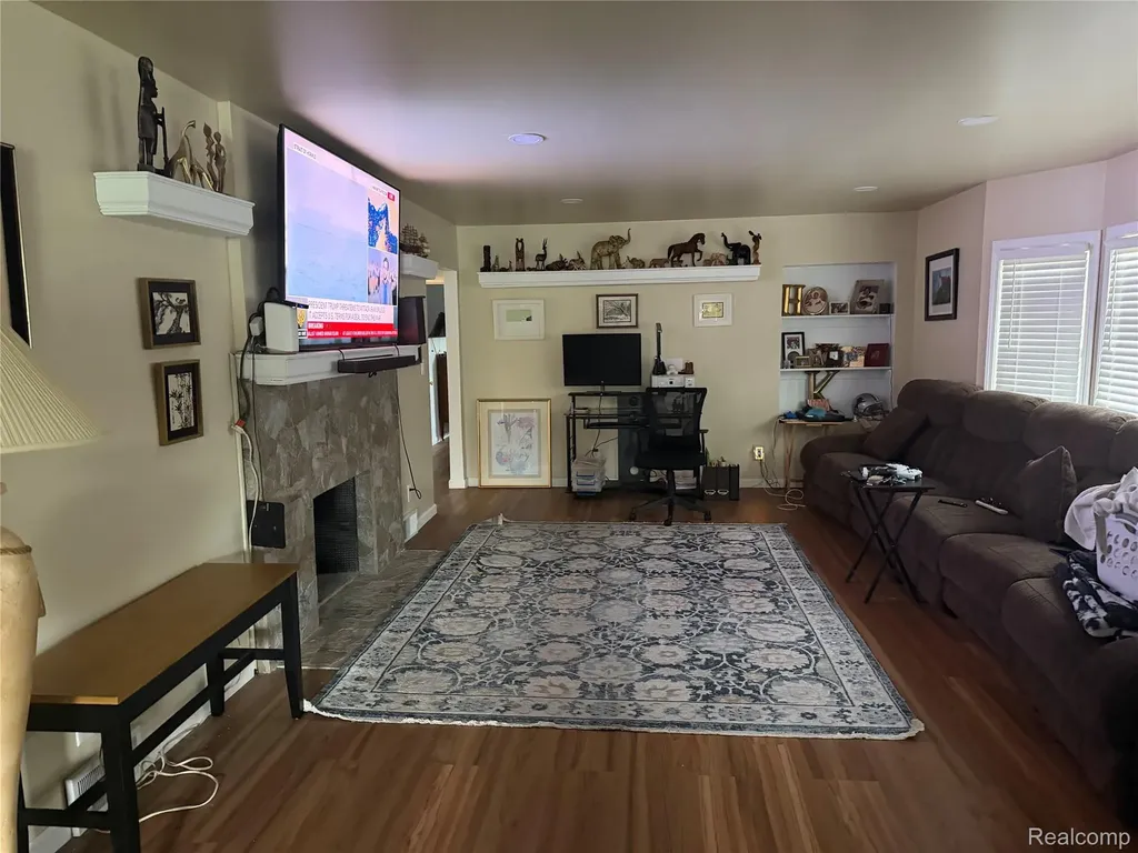 20088 Woodland Street Harper Woods City MI 48225