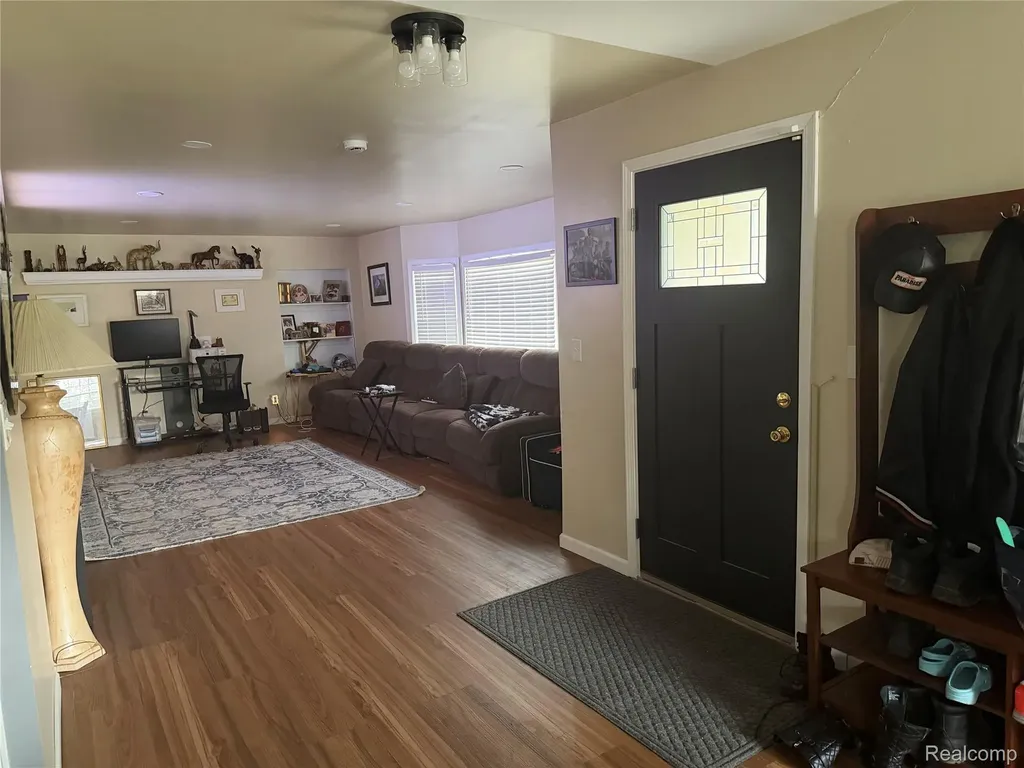 20088 Woodland Street Harper Woods City MI 48225