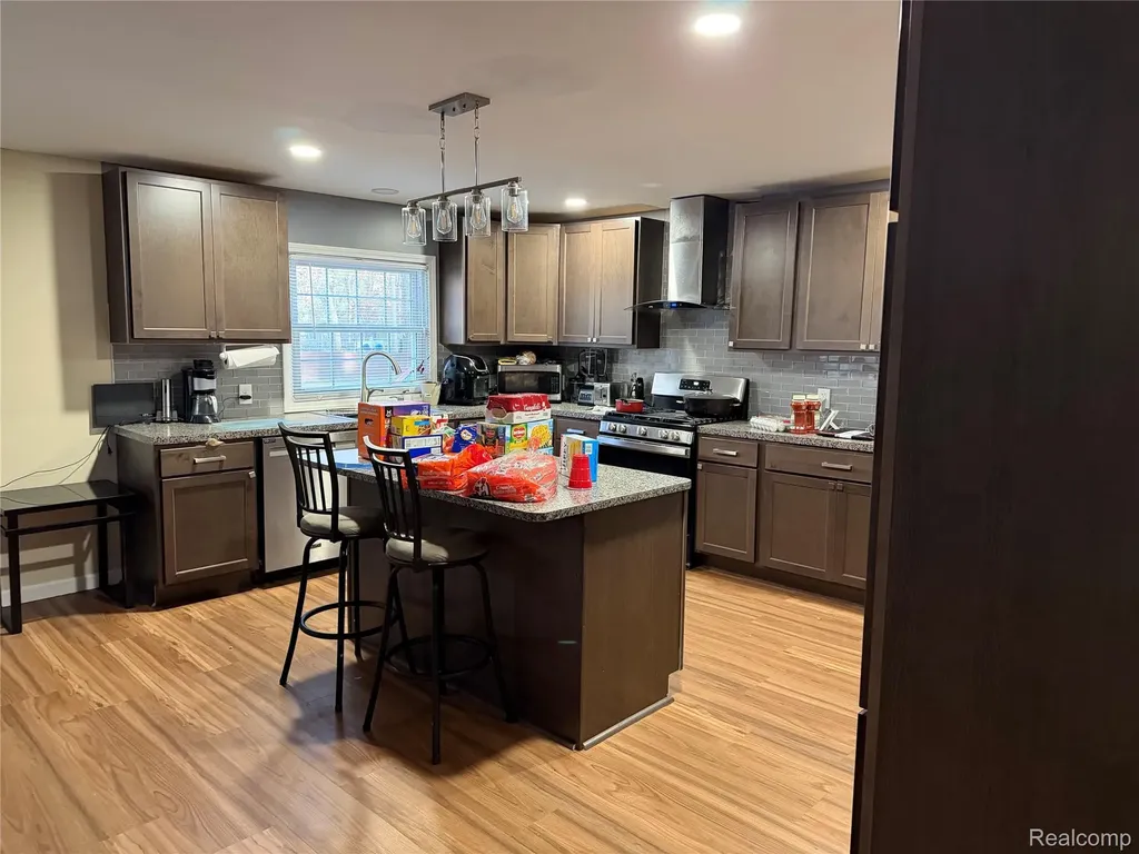 20088 Woodland Street Harper Woods City MI 48225