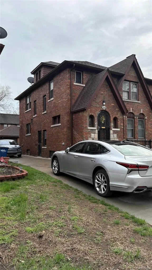 8735 Marygrove Drive Detroit City MI 48221
