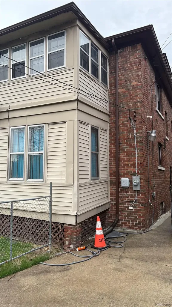 8735 Marygrove Drive Detroit City MI 48221