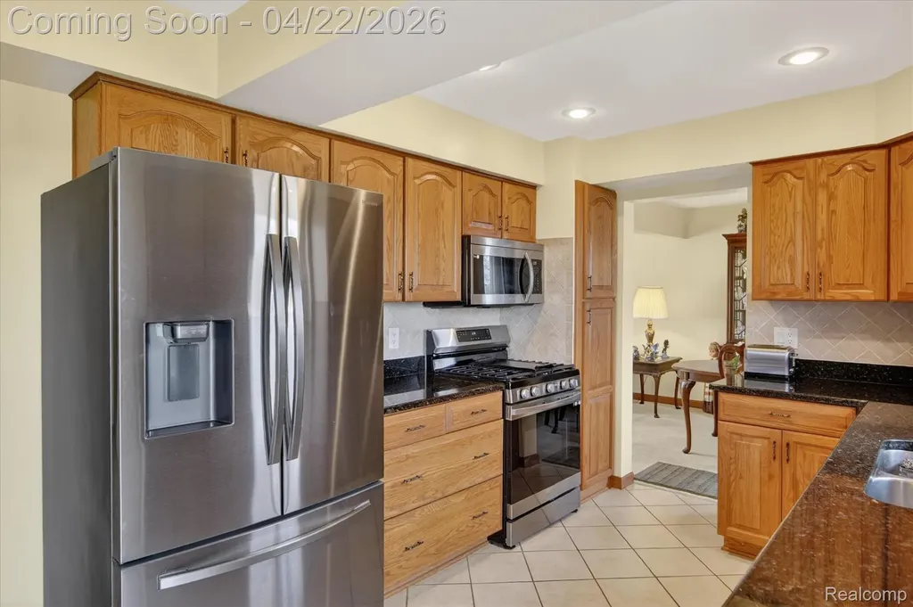 44226 Harsdale Drive Canton Charter Township MI 48187