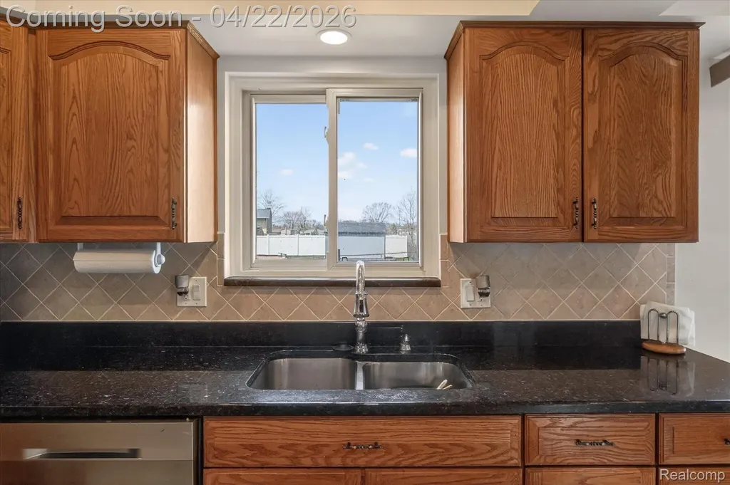 44226 Harsdale Drive Canton Charter Township MI 48187