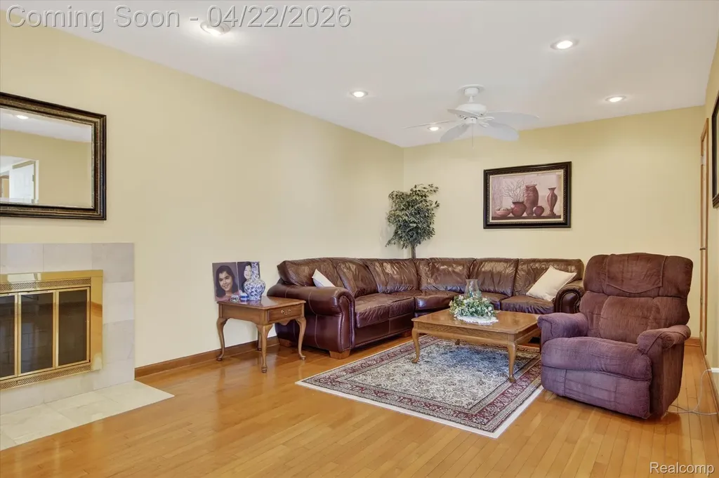 44226 Harsdale Drive Canton Charter Township MI 48187