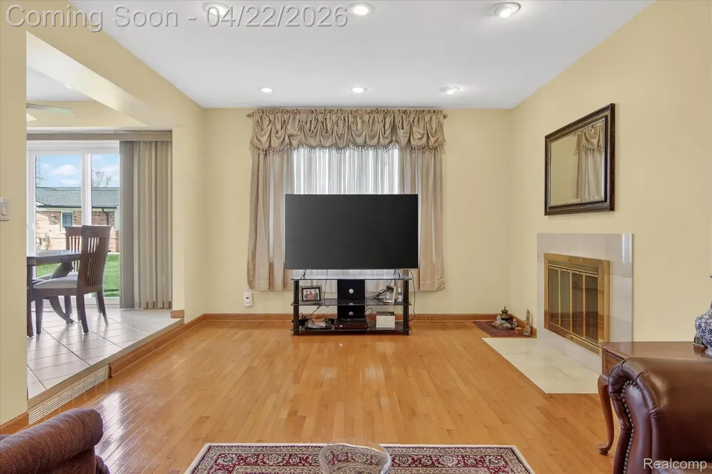 44226 Harsdale Drive Canton Charter Township MI 48187