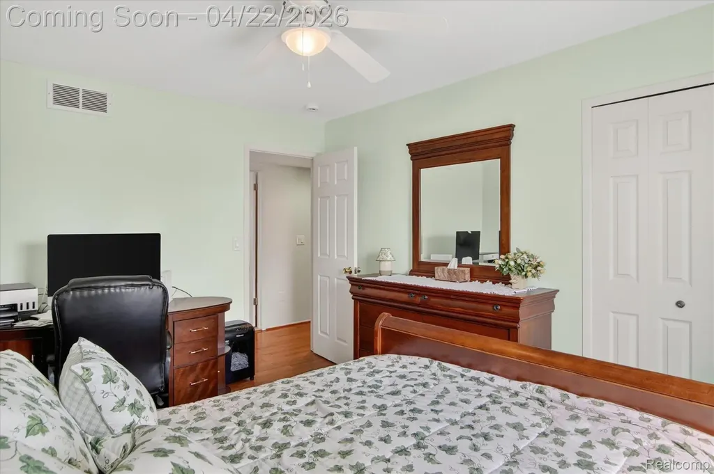 44226 Harsdale Drive Canton Charter Township MI 48187