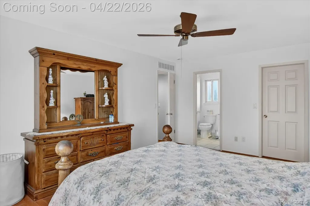 44226 Harsdale Drive Canton Charter Township MI 48187