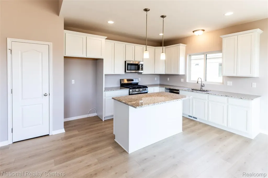 53240 Woodland Meadows Chesterfield Township MI 48047
