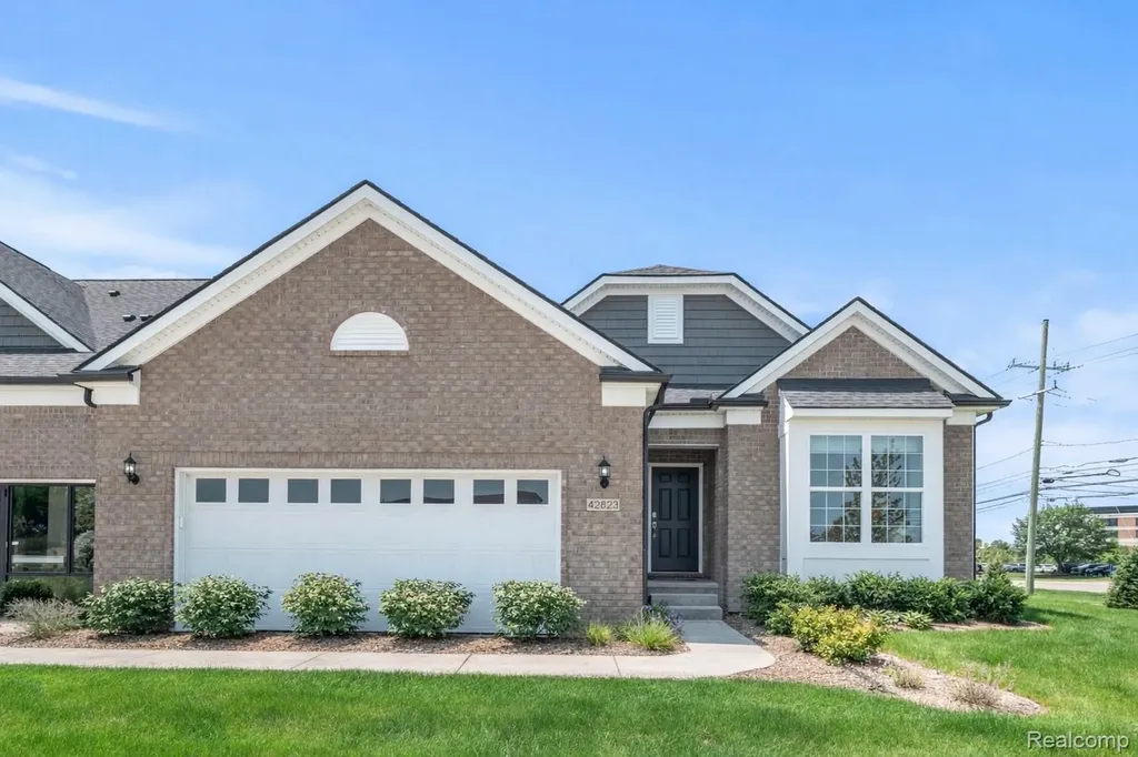 42823 Arbor Drive Clinton Charter Township MI 48038
