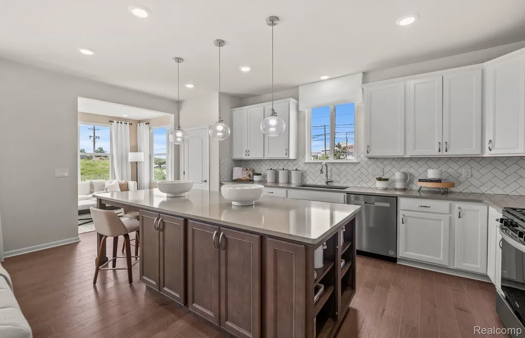 42823 Arbor Drive Clinton Charter Township MI 48038