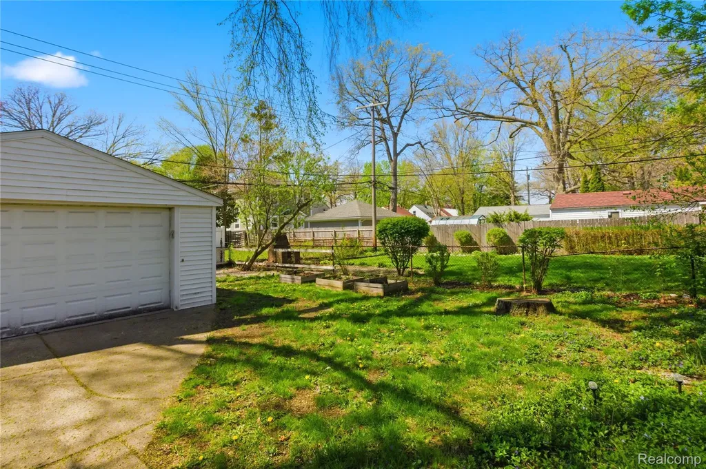 135 N Connecticut Avenue Royal Oak City MI 48067