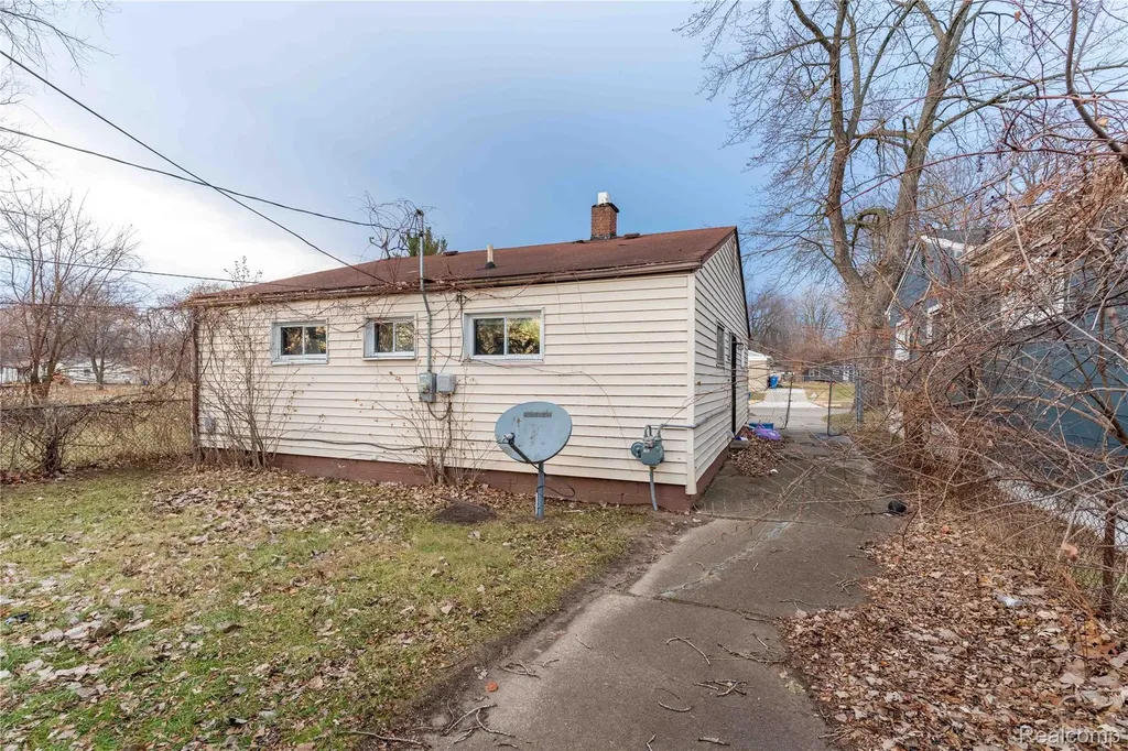 26051 Lehigh Street Inkster City MI 48141