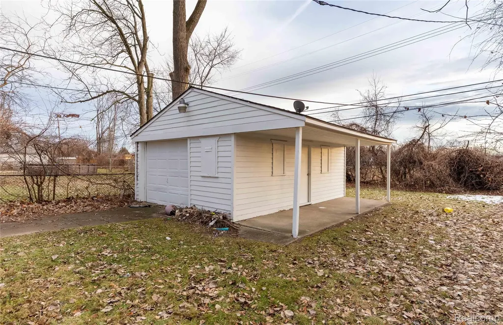 26051 Lehigh Street Inkster City MI 48141