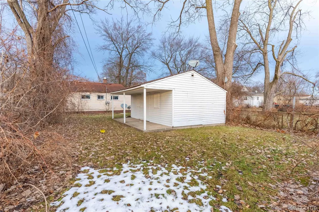 26051 Lehigh Street Inkster City MI 48141