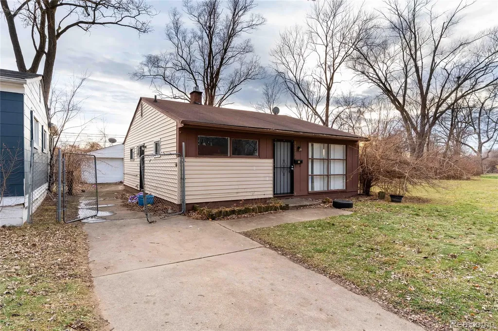 26051 Lehigh Street Inkster City MI 48141