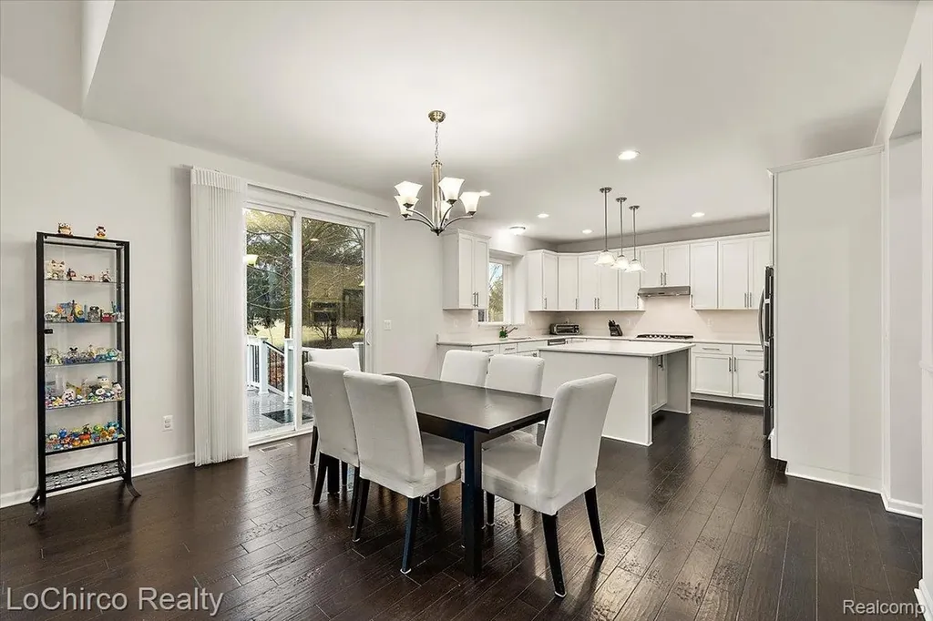 43722 Bolingbrooke Lane Novi City MI 48377