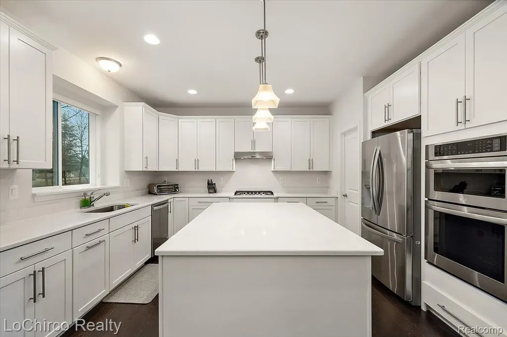 43722 Bolingbrooke Lane Novi City MI 48377