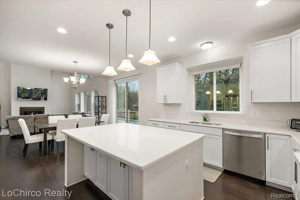 43722 Bolingbrooke Lane Novi City MI 48377