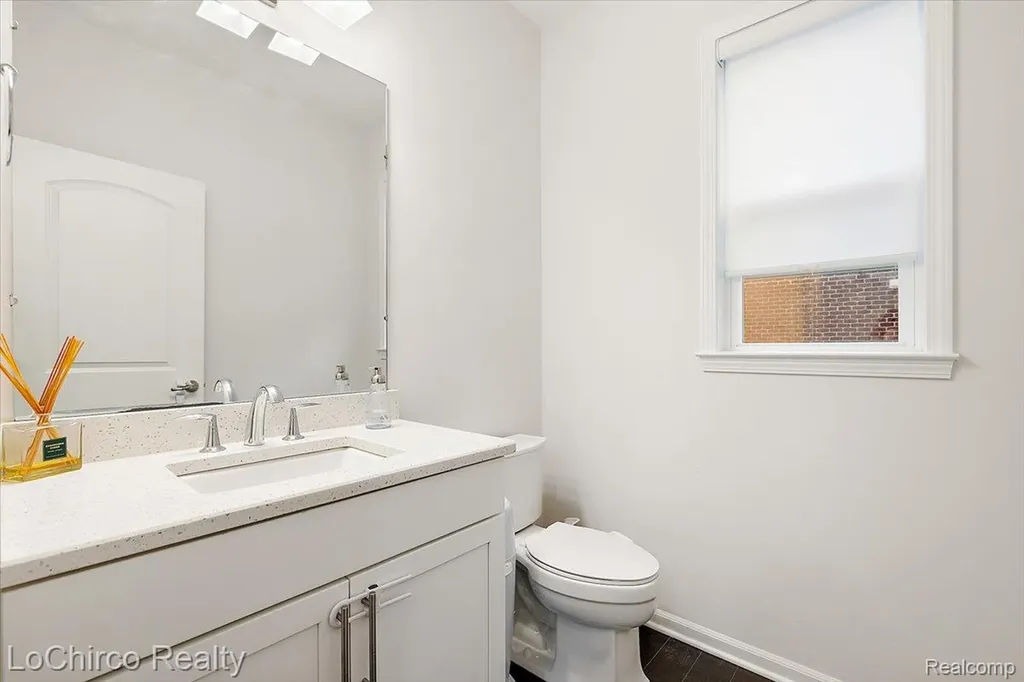 43722 Bolingbrooke Lane Novi City MI 48377