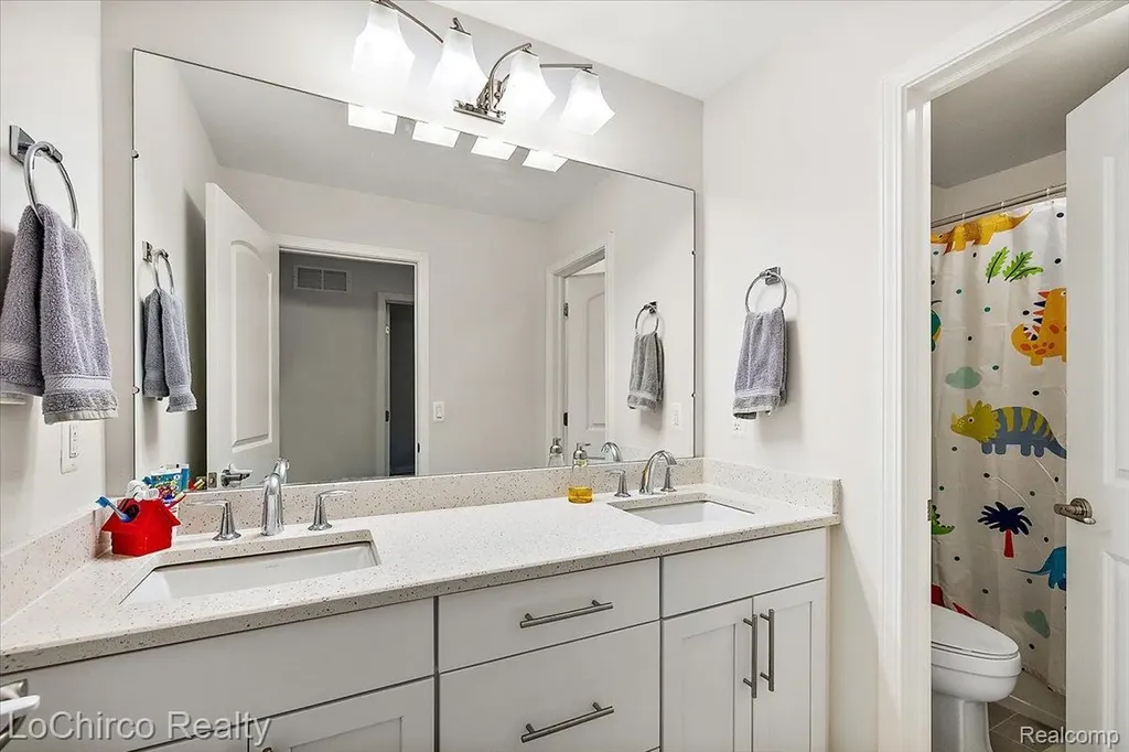 43722 Bolingbrooke Lane Novi City MI 48377