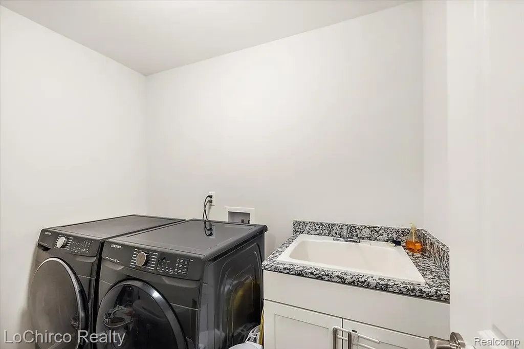 43722 Bolingbrooke Lane Novi City MI 48377