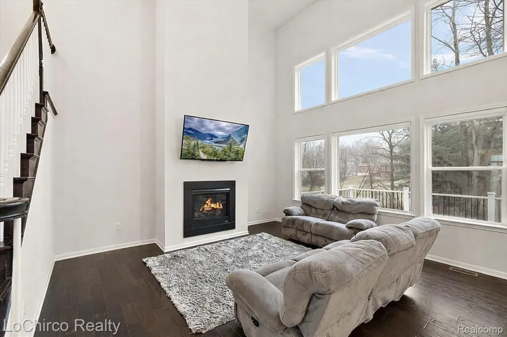 43722 Bolingbrooke Lane Novi City MI 48377