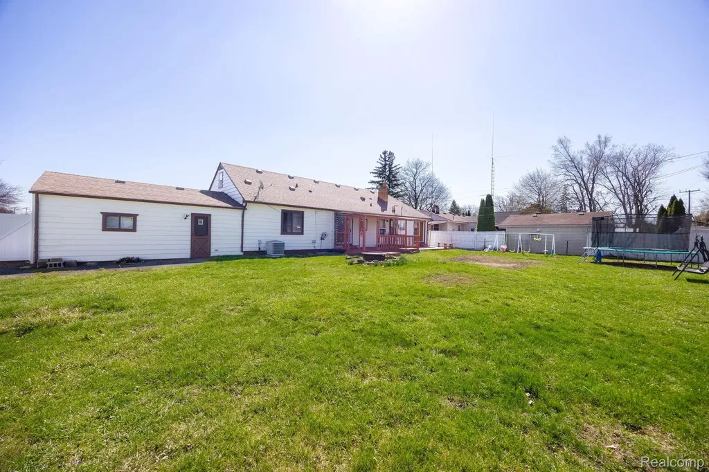 13750 Flanders Street Southgate City MI 48195