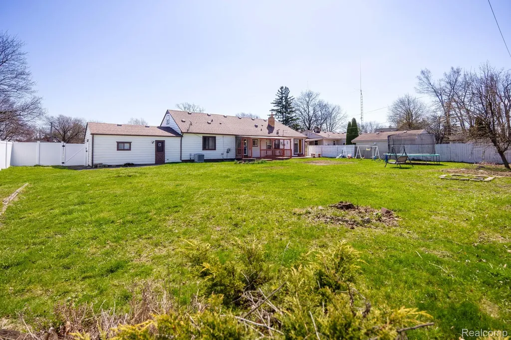 13750 Flanders Street Southgate City MI 48195