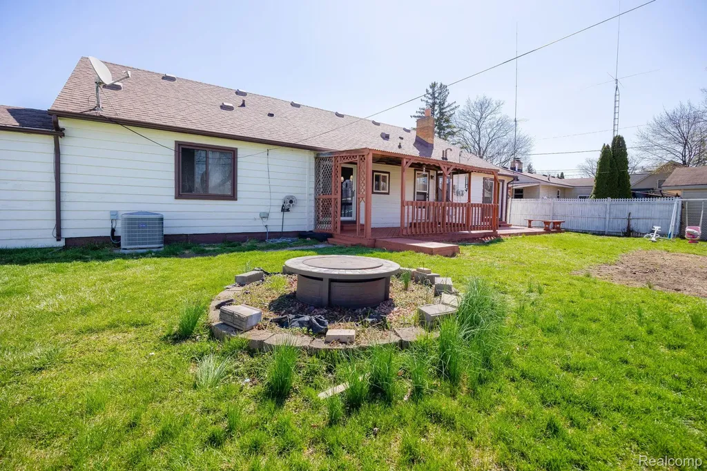 13750 Flanders Street Southgate City MI 48195