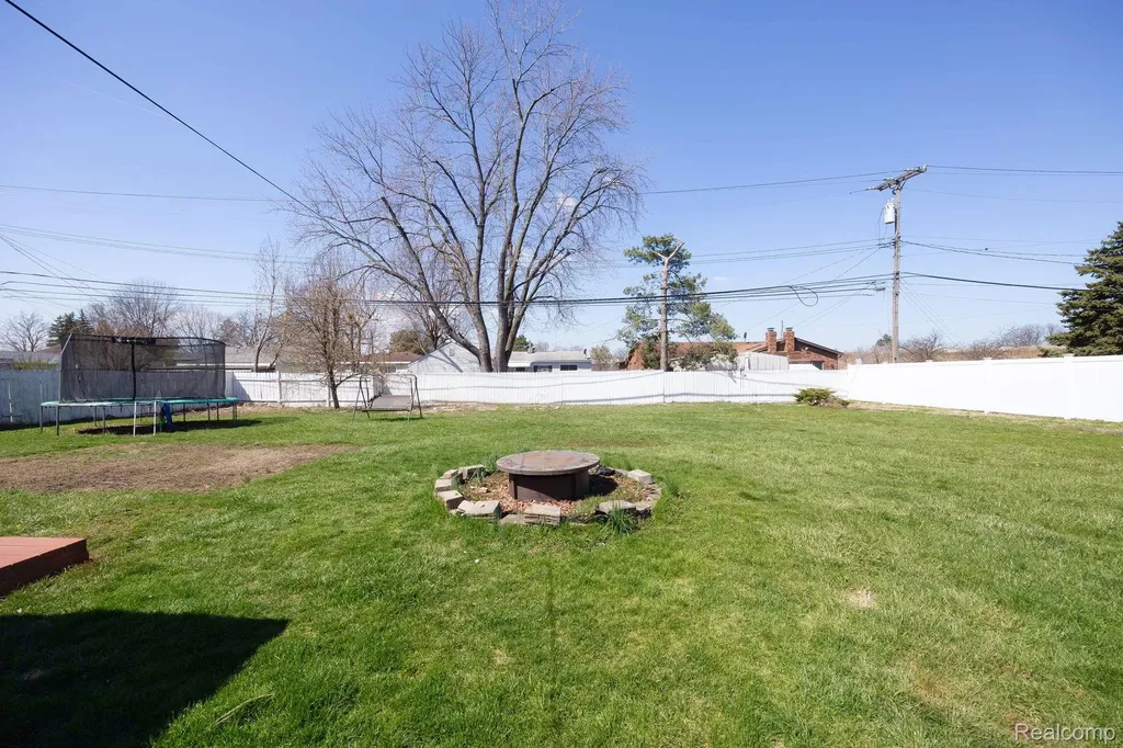 13750 Flanders Street Southgate City MI 48195