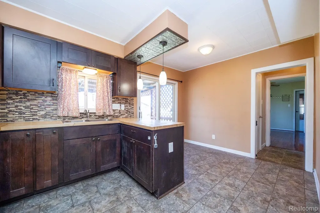 13750 Flanders Street Southgate City MI 48195