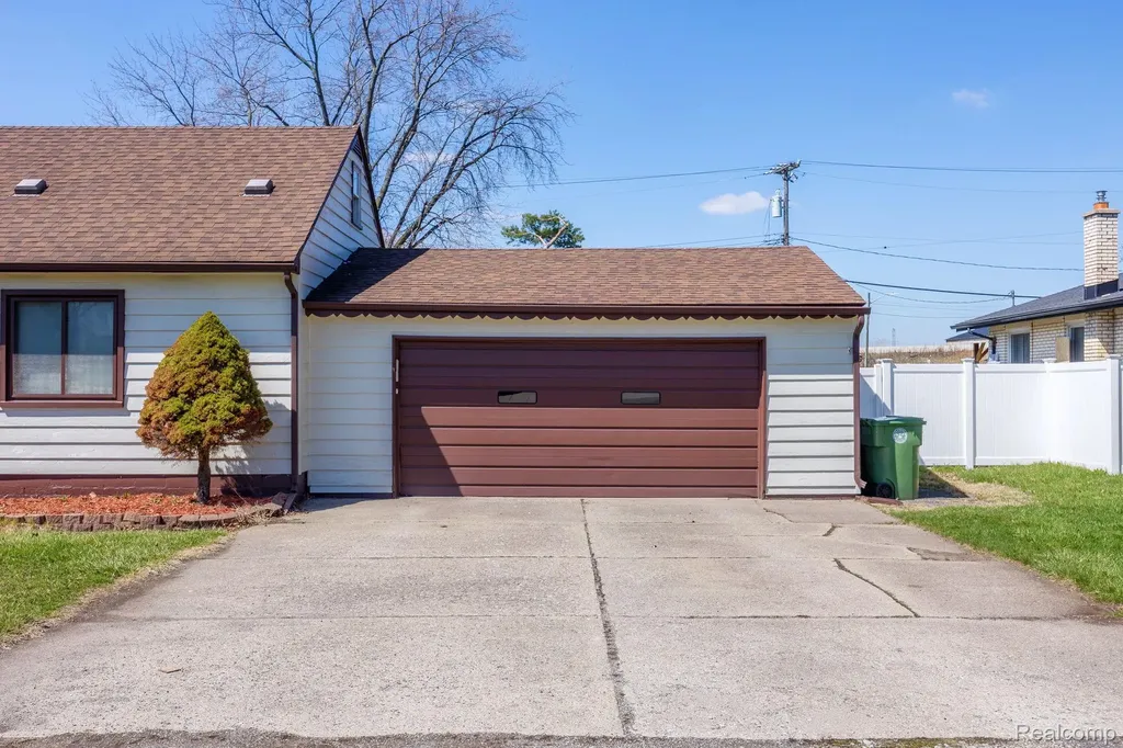 13750 Flanders Street Southgate City MI 48195