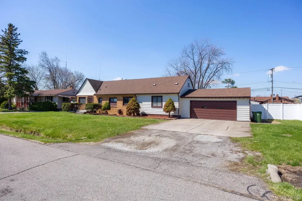 13750 Flanders Street Southgate City MI 48195