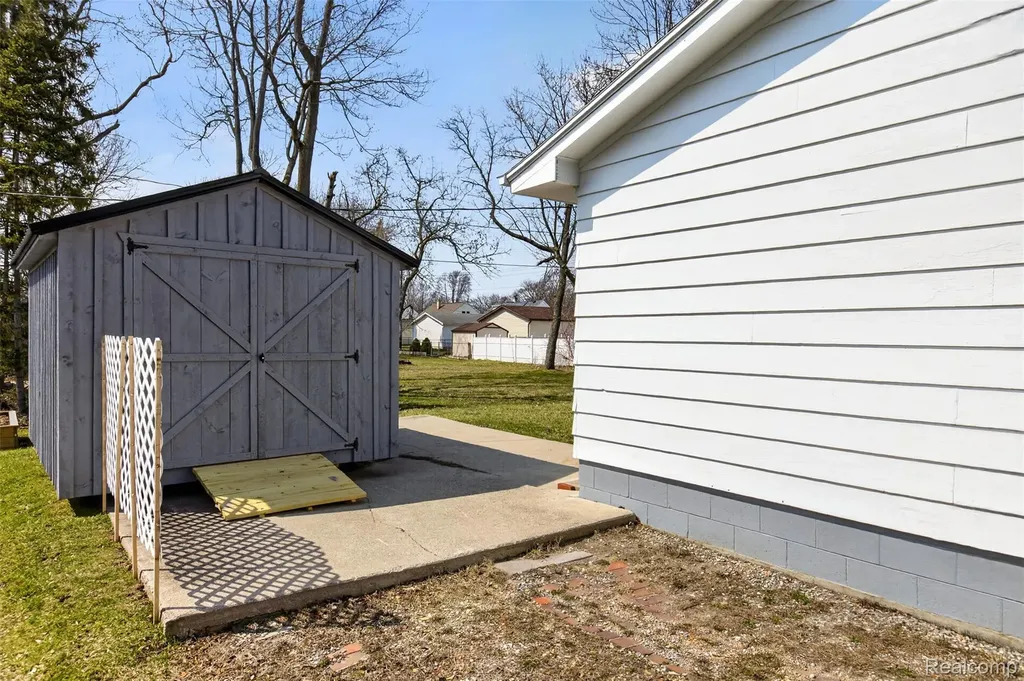 2300 S Lincoln Bay City City MI 48708
