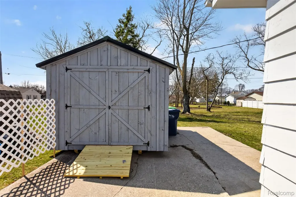 2300 S Lincoln Bay City City MI 48708