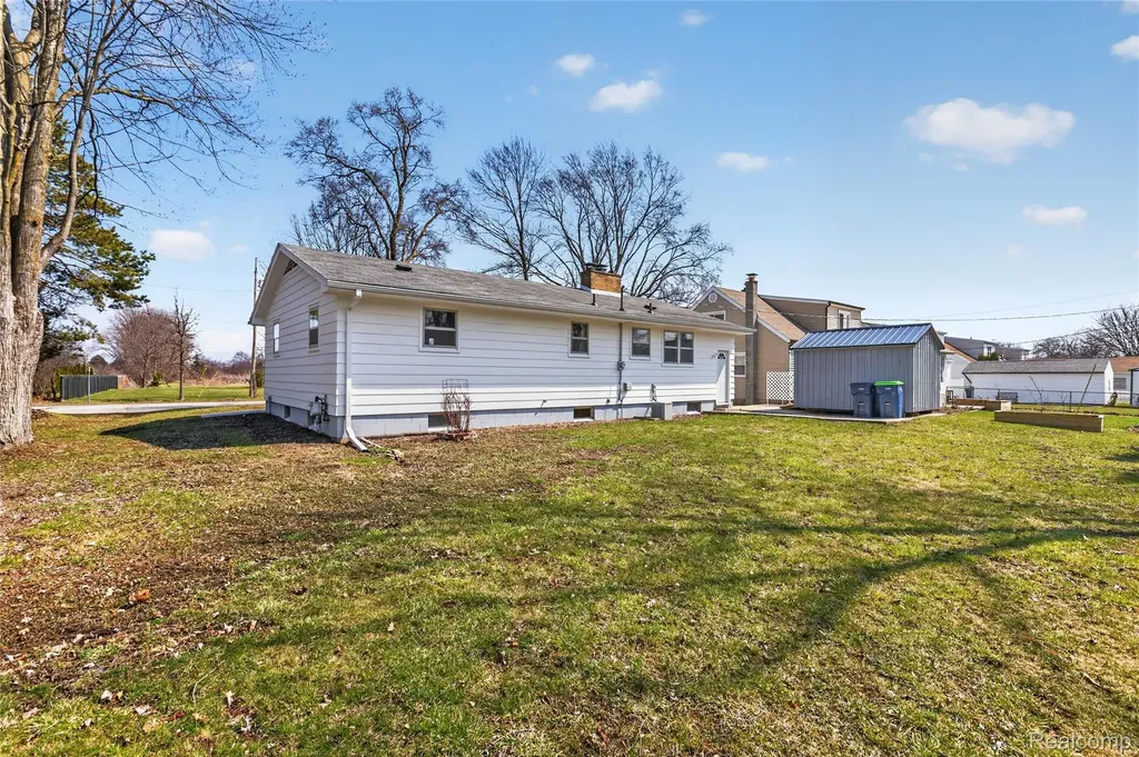 2300 S Lincoln Bay City City MI 48708