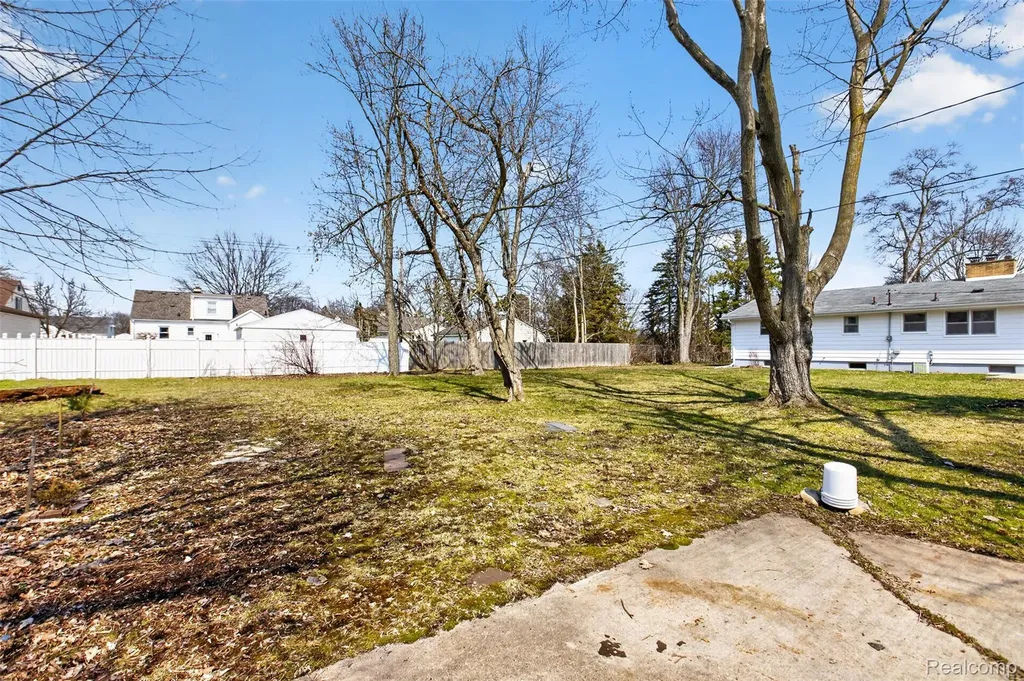 2300 S Lincoln Bay City City MI 48708