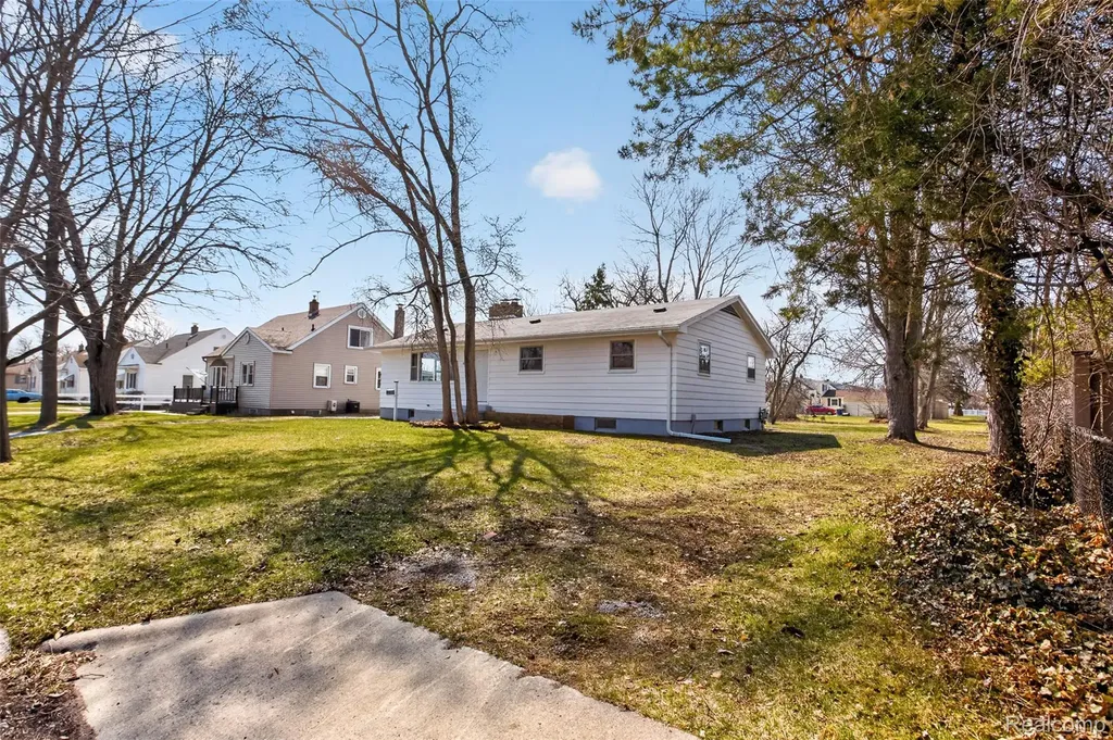 2300 S Lincoln Bay City City MI 48708
