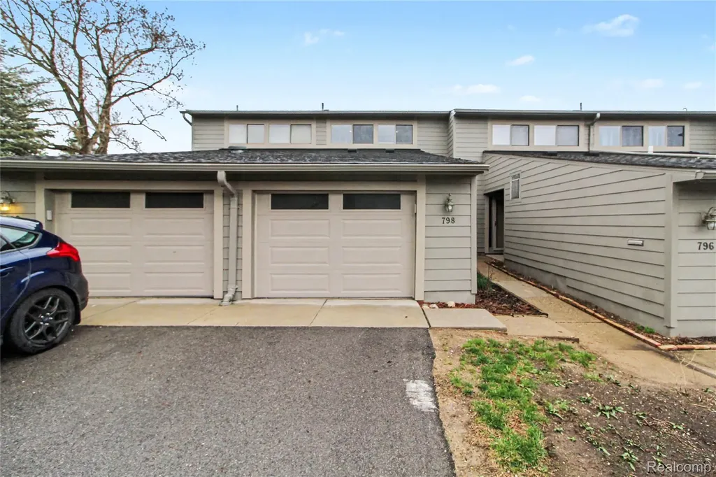 798 Peninsula Court Ann Arbor City MI 48105