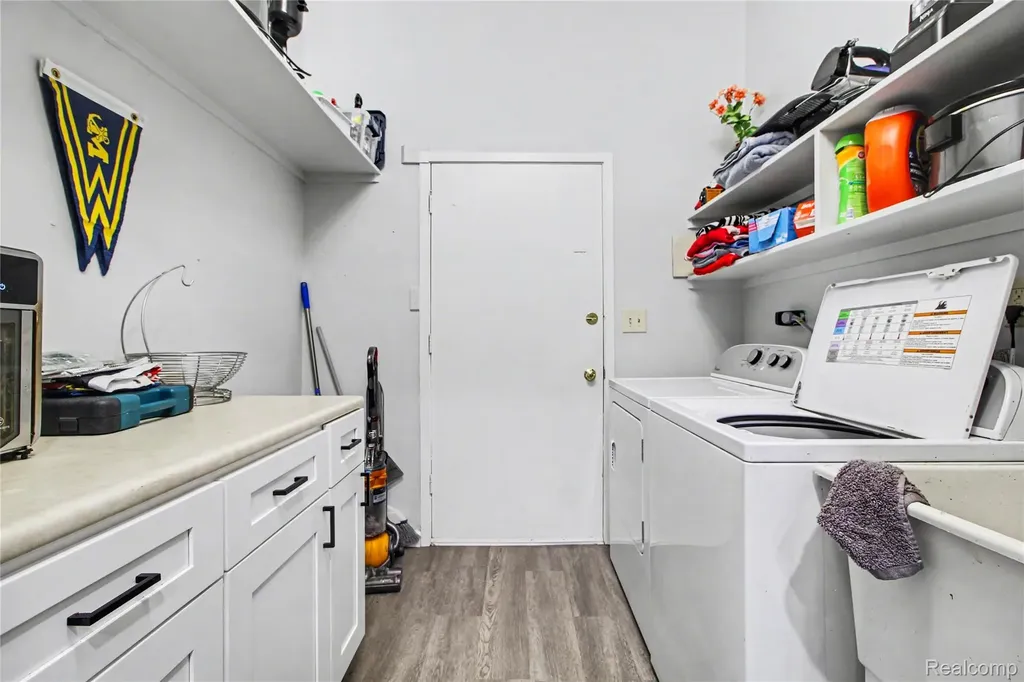 798 Peninsula Court Ann Arbor City MI 48105